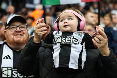 Newcastle taraftarları Premier Lig maçı sırasında Newcastle United, Tottenham Hotspur 'a karşı St. James' s Park, Newcastle, İngiltere, 1 Eylül 2024