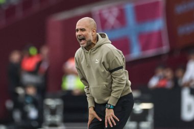 Manchester City teknik direktörü Pep Guardiola, Premier League maçında West Ham United ile Manchester City arasında 31 Ağustos 2024 'te Londra Stadyumu' nda oynanan karşılaşmada teknik alanda tepki gösterdi.