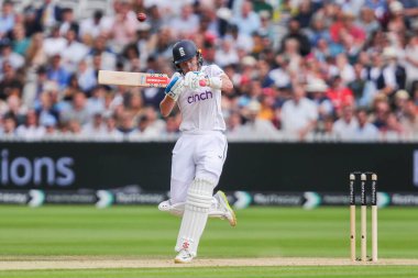 İngiltere 'den Ollie Pope, İngiltere' ye karşı Sri Lanka 2. Rothesay Deneme Maçı 3.