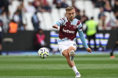West Ham United 'dan Jarrod Bowen Premier League maçı sırasında maç öncesi ısınma oturumunda West Ham United Manchester City' ye karşı Londra Stadyumu, Londra, İngiltere, 31 Ağustos 2024
