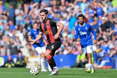 Bournemouth 'dan Lewis Cook Premier League maçı sırasında Goodison Park, Liverpool, İngiltere' de Everton 'a karşı Bournemouth, 31 Ağustos 2024