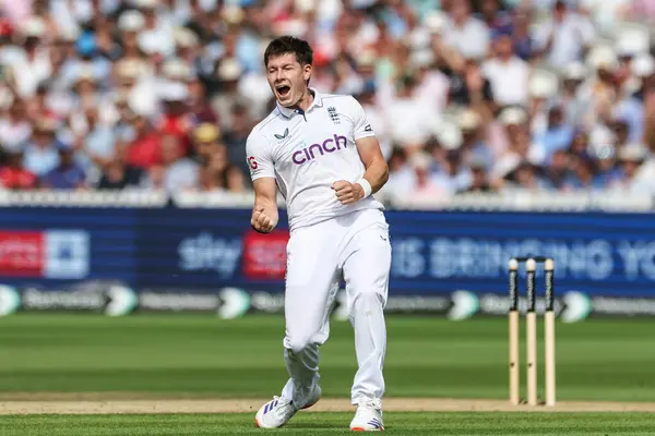 stock image Angelo Mathews of Sri Lanka celebrates after dismissing Ben Duckett of England during England v Sri Lanka 2nd Rothesay Test Match Day 3 at Lords, London, United Kingdom, 31st August 2024