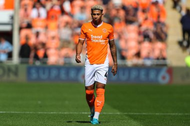 Blackpool takımından Jordan Lawrence-Gabriel 31 Ağustos 2024 'te Bloomfield Road, Blackpool' da Blackpool-Wycombe Wanderers maçında
