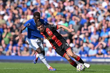 Bournemouth 'dan Ryan Christie Everton Premier Lig karşılaşmasında Tim Iroegbunam' ı Goodison Park, Liverpool, İngiltere 'de 31 Ağustos 2024' te Everton 'a karşı Bournemouth maçında oyaladı.