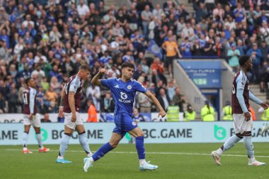 Leicester City 'den Facundo Buonanotte, 31 Ağustos 202' de King Power Stadyumu, Leicester 'da oynanan Premier League maçında 1-2 kazanma hedefini kutluyor.