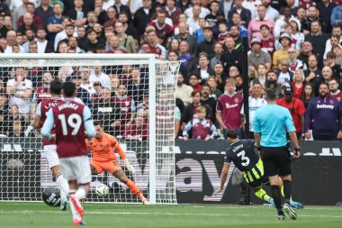 Manchester City 'den Rben Dias, Premier League maçında West Ham United ile Manchester City arasında 31 Ağustos 2024' te Londra Stadyumu 'nda oynanan maçta kendi kalesine gol attı.