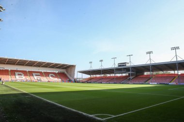 Bloomfield Road 'un içinde, Blackpool' un evi Sky Bet Ligi 1 'in önünde Blackpool' a karşı Wycombe Wanderers ile 31 Ağustos 2024 'te Bloomfield Road, Blackpool' da oynanan maçın genel görünümü