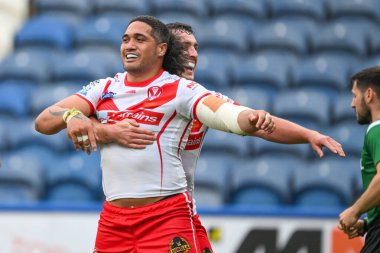 St. Helens takımından Sione Matautia, 1 Eylül 2024 'te John Smith' in Stadyumu 'nda oynanan 24. Huddersfield Giants-St Helens karşılaşmasında denemesini kutluyor.