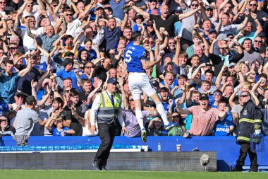 Everton 'dan Michael Keane, İngiltere' nin Liverpool kenti Goodison Park 'ta oynanan Premier League maçında Everton ile Bournemouth arasındaki maçı 1-0 kazanma hedefini kutluyor.