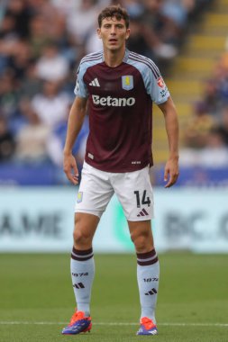 Aston Villa takımından Pau Torres Premier Lig maçında Leicester City, Aston Villa 'ya karşı King Power Stadyumu, Leicester, Birleşik Krallık, 31 Ağustos 2024