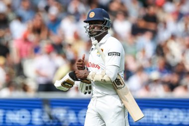 Sri Lanka 'dan Angelo Mathews, İngiltere' den Ben Duckett 'in İngiltere' ye karşı Sri Lanka 2. Rothesay Test Maçı 3 gününde Londra, Birleşik Krallık 'ta 31 Ağustos 2024' te görevden alınmasını kutluyor.