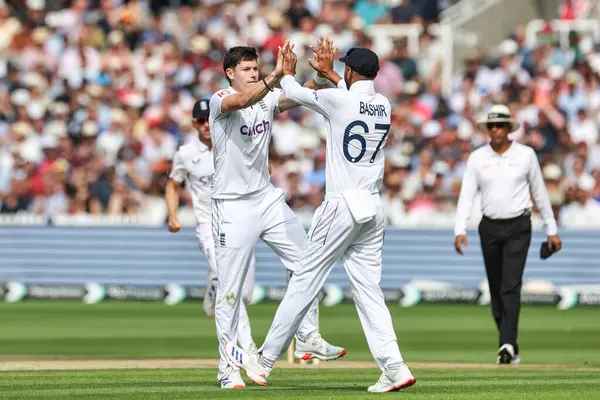 stock image Angelo Mathews of Sri Lanka celebrates after dismissing Ben Duckett of England during England v Sri Lanka 2nd Rothesay Test Match Day 3 at Lords, London, United Kingdom, 31st August 2024