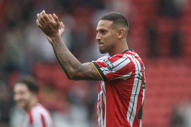 Sheffield United 'dan Vinicius Souza, Sheffield United taraftarlarını 1 Eylül 2024' te Bramall Lane, Sheffield, İngiltere 'de oynanan Sky Bet Şampiyonası maçından sonra alkışlıyor.