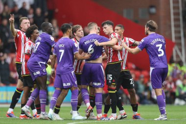 1 Eylül 2024 'te Sheffield United, Sheffield Lane, İngiltere' de Watford 'a karşı oynanan Sky Bet Şampiyonası maçında iki takım arasında bir tartışma yaşandı.