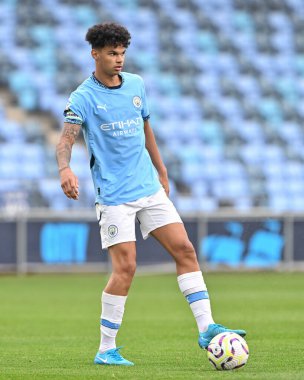 Manchester City 'den Nico O' Reilly Premier League 2 U23 maçında topu kontrol ediyor Manchester City Everton 'a karşı Joie Stadyumu' nda, 1 Eylül 2024