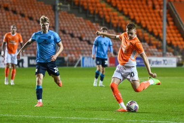 Blackpool 'dan Sonny Carey Bristol Street Motors Kupası' nda Blackpool 'a karşı Crewe Alexandra maçında 3-0 berabere kaldı. Bloomfield Road, Blackpool, İngiltere, 3 Eylül 2024