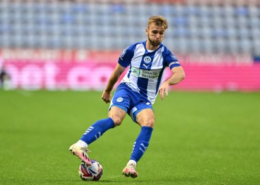 Wigan Atletizm takımından Callum McManaman Bristol Street Motors Kupası karşılaşmasında Wigan Athletic Morecambe 'ye karşı DW Stadyumu, Wigan, Birleşik Krallık, 3 Eylül 2024