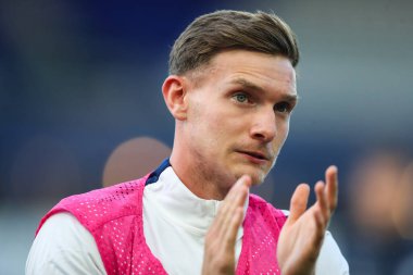 Birmingham City 'den Taylor Gardner-Hickman, Bristol Street Motors Kupası' nın 3 Eylül 2024 'te St. Andrew' s @ Knighthead Park, Birmingham, Birleşik Krallık 'ta oynanan karşılaşma öncesi ısınma öncesi taraftarlarını alkışlıyor. 