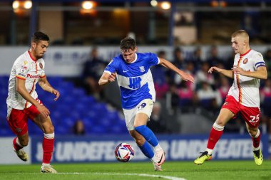 Birmingham City 'den Taylor Gardner-Hickman, 3 Eylül 2024' te Birmingham City, St. Andrew 's @ Knighthead Park, Birmingham, Birleşik Krallık' ta oynanan Birmingham City-Walsall maçında topla ilerliyor.