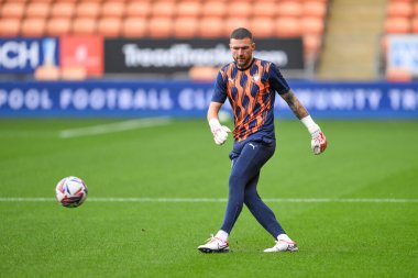 Blackpool 'dan Richard O' Donnell Bristol Street Motors Kupası öncesi ısınma maçında Blackpool Crewe Alexandra 'ya karşı Bloomfield Road, Blackpool, İngiltere, 3 Eylül 2024