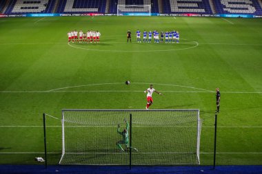Walsall 'dan Jamille Matt penaltısını Birmingham City' den Ryan Allsop Bristol Street Motors Kupası karşılaşmasında St. Andrew 's @ Knighthead Park, Birmingham, Birleşik Krallık, 3 Eylül 2024' te kazandı.