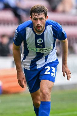 Wigan Athletic takımından James Carragher Bristol Street Motors Kupası 'nda Wigan Athletic Morecambe' ye karşı DW Stadyumu, Wigan, İngiltere, 3 Eylül 2024
