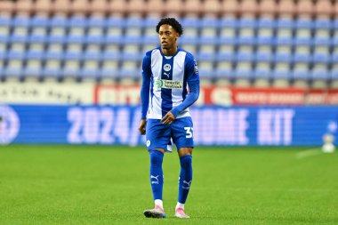 Wigan Athletic takımından Maleace Asamoah Bristol Street Motors Kupası karşılaşmasında Wigan Athletic Morecambe 'ye karşı DW Stadyumu, Wigan, İngiltere, 3 Eylül 2024