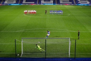 Birmingham City 'den Paik Seung Ho, Bristol Street Motors Kupası karşılaşmasında Walsall' dan Sam Hornby tarafından St. Andrew 's @ Knighthead Park, Birmingham, Birleşik Krallık, 3 Eylül 2024' te oynanan karşılaşmada cezasından kurtuldu.