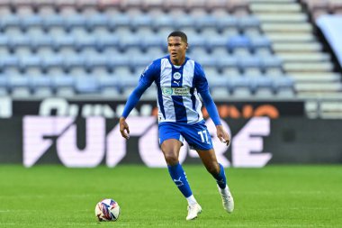 Wigan Athletic takımından Michael Olakigbe Bristol Street Motors Kupası karşılaşmasında Wigan Athletic Morecambe 'ye karşı DW Stadyumu, Wigan, İngiltere, 3 Eylül 2024