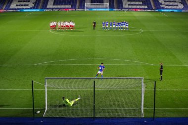 Birmingham City 'den Paik Seung Ho, Bristol Street Motors Kupası karşılaşmasında Walsall' dan Sam Hornby tarafından St. Andrew 's @ Knighthead Park, Birmingham, Birleşik Krallık, 3 Eylül 2024' te oynanan karşılaşmada cezasından kurtuldu.