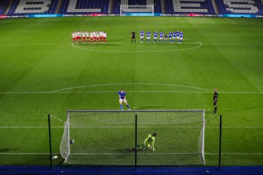 Birmingham City 'den Lukas Jutkiewicz, 3 Eylül 2024' te Birmingham City, St. Andrew 's @ Knighthead Park, Birmingham, İngiltere' de oynanan Bristol Street Motors Kupası karşılaşmasında penaltı atışında penaltısını kaydetti.