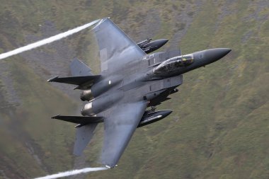 Birleşik Devletler Hava Kuvvetleri 'nden McDonnell Douglas F-15E Strike Eagle 492d Savaş Filosu 48. avcı uçağı RAF Lakenheath uçakları 4 Eylül 2024' te Birleşik Krallık Dolgellau Spur Mach döngüsünü geçti.