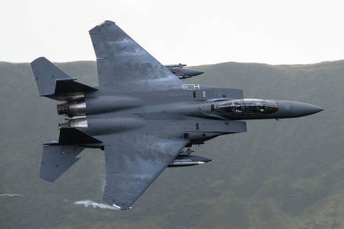 Birleşik Devletler Hava Kuvvetleri 'nden McDonnell Douglas F-15E Strike Eagle 492d Savaş Filosu 48. avcı uçağı RAF Lakenheath uçakları 4 Eylül 2024' te Birleşik Krallık Dolgellau Spur Mach döngüsünü geçti.