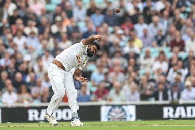 3. Rothesay Test Maçı sırasında Sri Lanka 'dan Lahiru Kumara, 6 Eylül 2024' te Kia Oval, Londra 'da İngiltere - Sri Lanka maçında