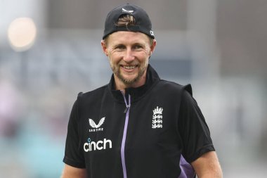 İngiltere 'den Joe Root 3. Rothesay Deneme Maçı' nda İngiltere - Sri Lanka maçı sırasında 6 Eylül 2024 'te Londra, Kia Oval' da ısınma turunda.