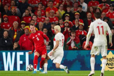 Galler 'den Joe Rodon, 6 Eylül 2024' te Cardiff City Stadyumu 'nda UEFA Uluslar Ligi - 4. Lig - Galler - Türkiye-Galler maçı sırasında Trkiye' den Bar Alper Ymez 'i penaltıda yakaladı.