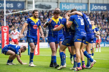 Warrington Wolves 'tan Jordan Crowther, 7 Eylül 2024' te İngiltere 'nin Warrington kentinde oynanan 25. Warrington Wolves-St Helens maçında 10-2' lik Betfred Süper Ligi karşılaşmasını kutluyor.