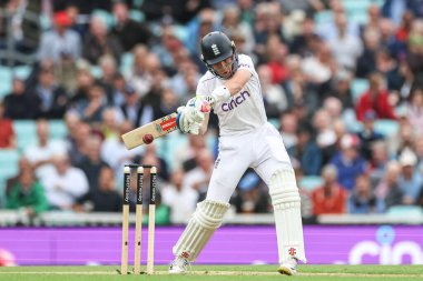 İngiltere 'nin Ollie Pope' u, 6 Eylül 2024 'te İngiltere' nin Kia Oval, Londra 'da oynanan 3. Rothesay Test Maçı' nda 4 puan aldı.