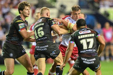 Hull KR 'dan Jai Whitbread, Wigan Warriors' dan Luke Thompson tarafından 6 Eylül 2024 'te Wigan Warriors' un oynadığı The Brick Community Stadyumu 'nda oynanan 25.