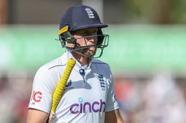 İngiltere 'den Joe Root, 3. Rothesay Test Maçı' nda Sri Lanka 'dan Vishwa Fernando tarafından 8 Eylül 2024' te Londra, Kia Oval 'da oynanan Kia Oval-Sri Lanka maçında elendikten sonra sahayı terk etti.