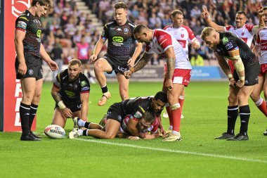 Hull KR 'dan Matt Parcell, Betfred Süper Lig 25. Raundda Wigan Warriors Hull KR' a karşı oynadığı The Brick Community Stadyumu, Wigan, İngiltere, 6 Eylül 2024 karşılaşmasında 0-4 Hull 'a ulaşma çabasını kutluyor.