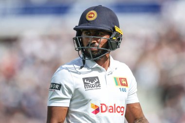 Sri Lanka 'dan Kamindu Mendis, 3. Rothesay Deneme Maçı' nda görevden alındıktan sonra 8 Eylül 2024 'te Kia Oval, Londra' da İngiltere - Sri Lanka maçında sahadan ayrıldı.