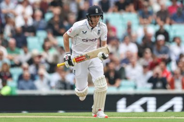 İngiltere 'den Harry Brook, 3. Rothesay Test Maçı 2. İngiltere - Sri Lanka maçında 5 bin test turunu Londra, İngiltere' deki Kia Oval 'da 7 Eylül 2024' te tamamladı.