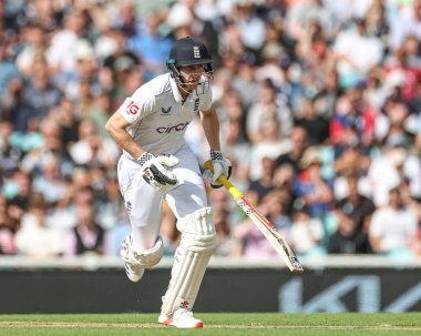 İngiltere 'den Harry Brook, 3. Rothesay Deneme Maçı' nda bir koşu yapıyor. 3. İngiltere, Sri Lanka 'ya karşı Kia Oval, Londra, İngiltere, 8 Eylül 2024