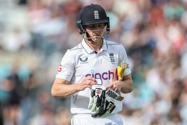 İngiltere 'den kederli bir Harry Brook, 3. Rothesay Test Maçı' nda Sri Lanka 'lı Vishwa Fernando tarafından 8 Eylül 2024' te Londra, Kia Oval 'da oynanan 3.