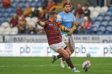 Huddersfield Giants takımından Olly Russell, Betfred Süper Lig 25. Raundda John Smith Stadyumu 'nda Huddersfield Giants' a karşı Londra Broncos maçında gol attı.
