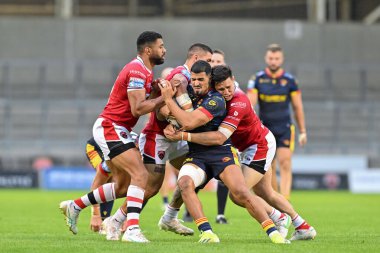 Katalan Ejderhaları 'ndan Fouad Yaha, Salford Community Stadyumu, Eccles, İngiltere' de oynanan 25. Betfred Süper Lig karşılaşmasında 25. Salford Red Devils - Catalans Dragons maçında yere serildi.