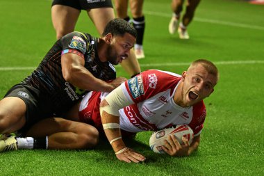 Hull KR 'dan Mikey Lewis, Betfred Süper Lig 25. Raundda Wigan Warriors Hull KR' a karşı oynadığı The Brick Community Stadyumu, Wigan, İngiltere 'de 6 Eylül 2024' te oynanan karşılaşmada 0-10 Hull 'a çıkmaya çalışıyor.