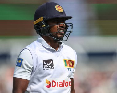 Sri Lanka 'dan kederli bir Vishwa Fernando, 8 Eylül 2024' te İngiltere - Kia Oval, Londra, İngiltere 'de oynanan 3. Rothesay Test Maçı' nda görevden alındıktan sonra sahadan ayrıldı.