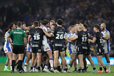 Betfred Süper Lig 25. Raundunda Leeds Rhinos - Hull FC maçında Leeds Stadyumu, Leeds, İngiltere 'de 6 Eylül 2024' te iki takım arasında çıkan kavga.